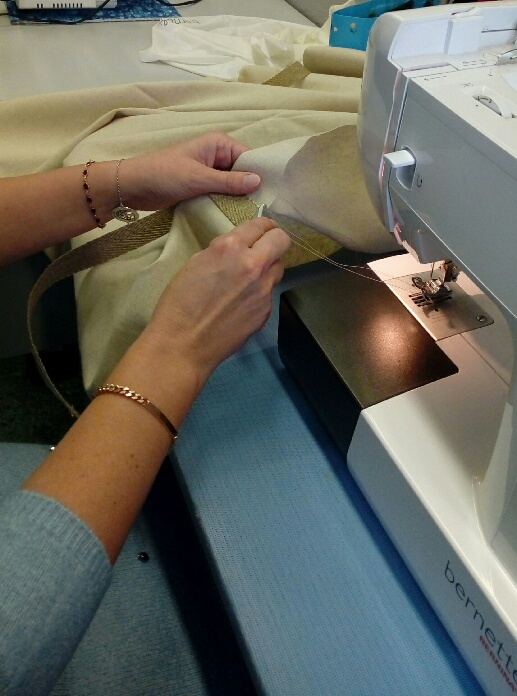 Couture des anses en lin 100% origine france sur les Ecocottes®