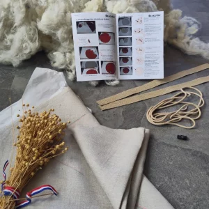 Kit Écrin de Lin Ecocotte pour confectionner une marmite norvégienne : laine locale et solidaire, doublure en lin français prédécoupée, anses en lin, cordon recyclé et livret d’instructions pas à pas.
