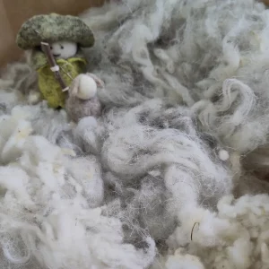 Laine brute locale et solidaire, récoltée et lavée en France, fournie dans les kits Ecocotte® (Essentiel et Écrin de Lin) pour la confection de marmites norvégiennes