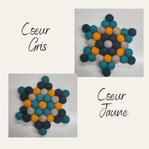 Deux dessous de plat en feutre de laine en forme d’étoile, variante cœur gris et cœur jaune